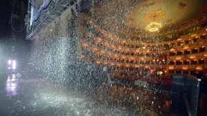 Aqua granda spettacolo la Fenice (foto La Stampa)